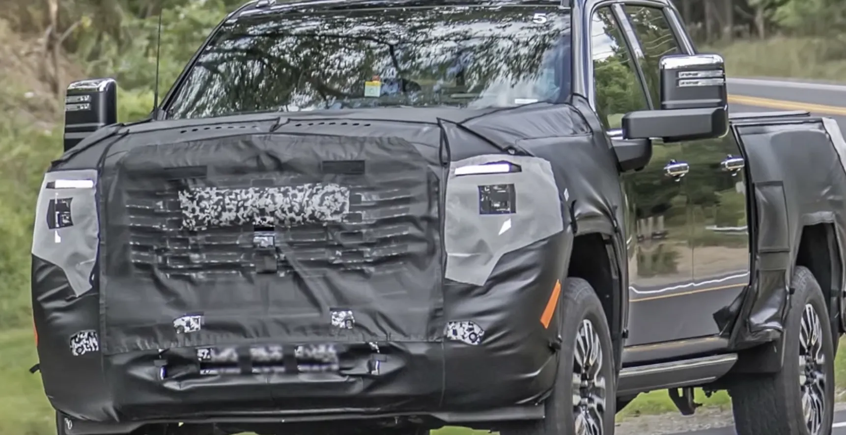 2024 GMC Sierra HD front side